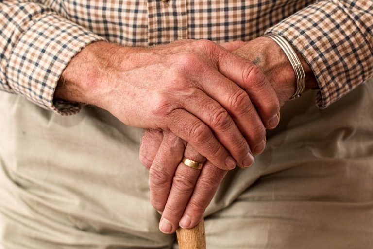 hands 768x512